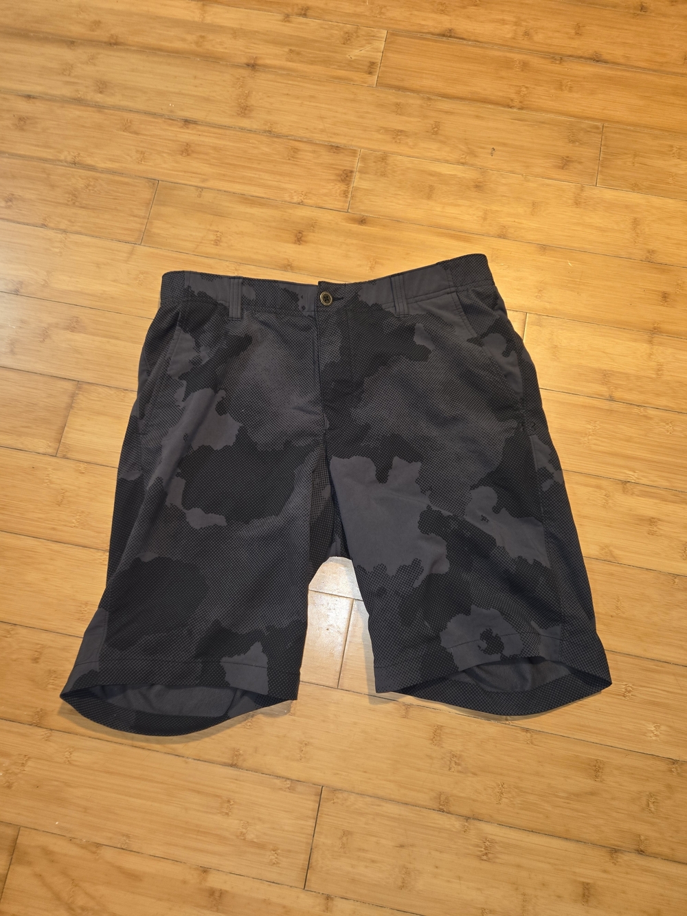 Under Armour Bermuda Golf Shorts Mens Black Camo HeatGear Summer Size 34